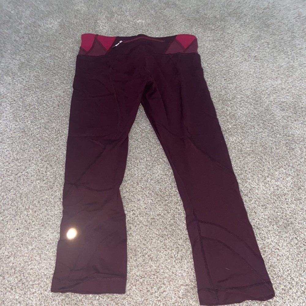 Maroon lululemon cropped leggings